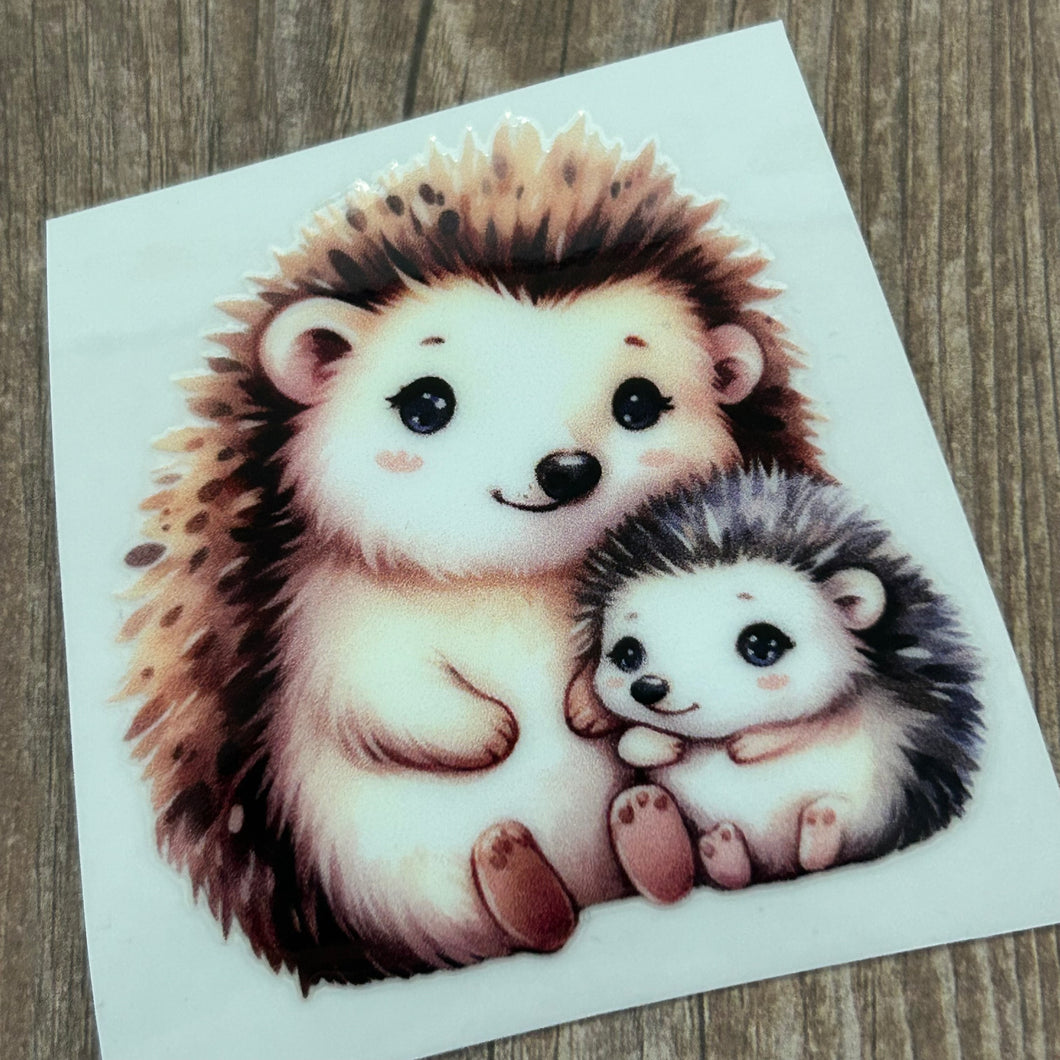 UV109 - UVDTF - Decal only - Cute Hedgehog Couple - Adult Child - Olifantjie - Wooden - MDF - Lasercut - Blank - Craft - Kit - Mixed Media - UK