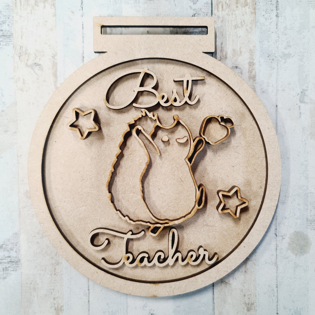 OL1495 - MDF Personalised hedgehog apple medal - Olifantjie - Wooden - MDF - Lasercut - Blank - Craft - Kit - Mixed Media - UK