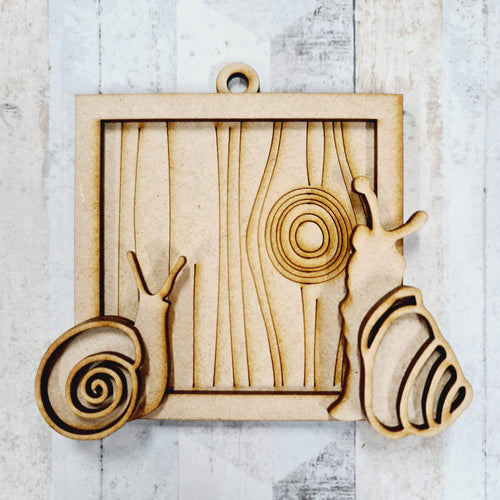 OL1081 - MDF Square wreath with backing   - Snails - Olifantjie - Wooden - MDF - Lasercut - Blank - Craft - Kit - Mixed Media - UK